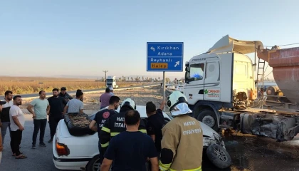 Tırla çarpışan otomobildeki 2 kişi yaralandı