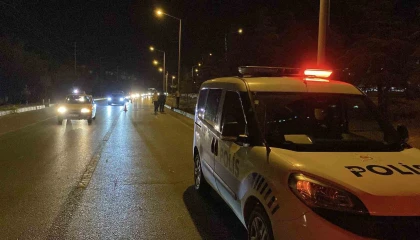 Yaya geçidinden karşıya geçerken otomobilin çarptığı kadın ağır yaralandı