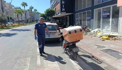 Yayalara yol veren otomobile arkadan çarpan motosiklet sürücüsü yaralandı