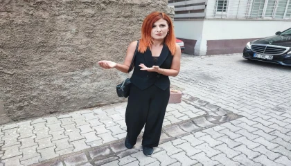 Adana Belediyesine ait otobüsün sefer yaparken sürekli arızalanmasına yöre sakinlerinden tepki