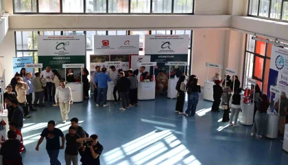 Adana Sanayi Kampüsünde istihdam fuarı başladı: 55 firma iş arayan vatandaşlarla doğrudan görüşecek