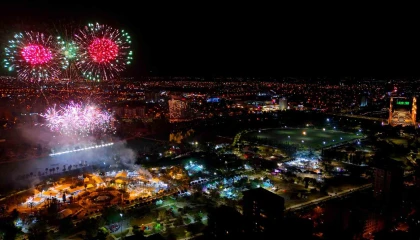Adanada dron, lazer ve havai fişek gösterisi, görsel şölene sahne oldu