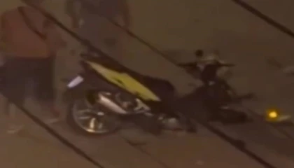 Adanada iki motosiklet kafa kafaya çarpıştı: 2 yaralı