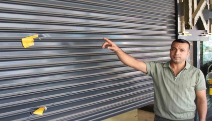 Adanada iş yeri iki defa kurşunlandı: El bombası attıracağım diyerek haraç istemeye başladılar