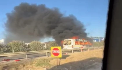 Adanada öğrenci servisi yandı