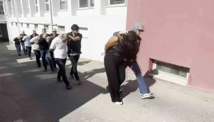 Adanada torbacılara operasyon: 1i kadın 6 kişi tutuklandı