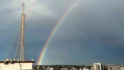 Adanada yağmur sonrası gökkuşağı oluştu