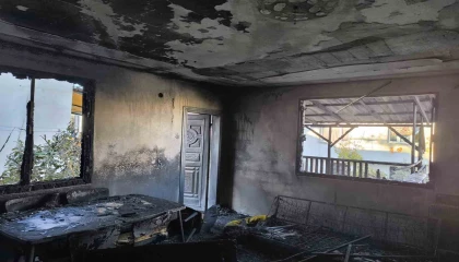 Adanada yangın çıkan ev küle döndü