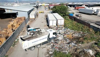 Akdenizde atık toplama çalışmaları hafta sonu da devam ediyor