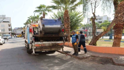 Akdenizde çöp konteynerleri dezenfekte ediliyor
