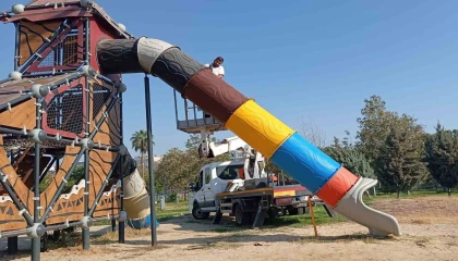Akdenizde parklar yenileniyor çocuklar daha güvenli oynuyor