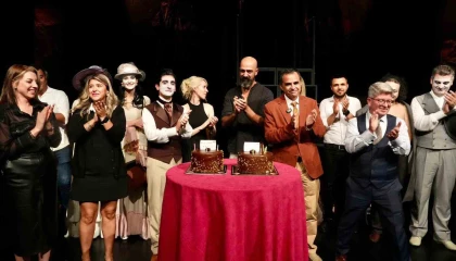 Alanya Belediye Tiyatrosu yeni sezonun ilk prömiyerini yaptı