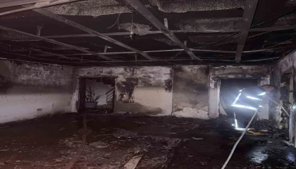 Alanyada 5 katlı sitenin sauna ve hamam kısmında çıkan yangın büyümeden söndürüldü