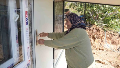 Alanyada ihtiyaç sahibi aile konteyner evine kavuştu