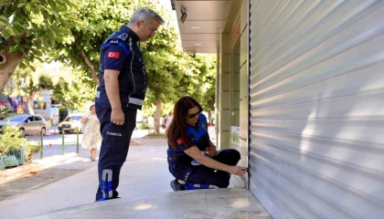 Alanyada tarihi geçmiş ve çürümüş ürün satan iki işletme mühürlendi