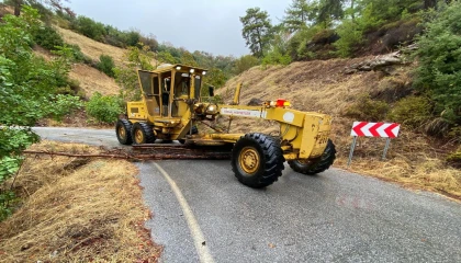 Antalya Büyükşehir Belediyesi ekiplerinden yağmur mesaisi