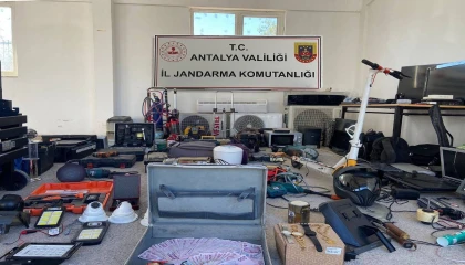 Antalyada 10 evden hırsızlık yapan şüpheli JASAT tarafından yakalandı