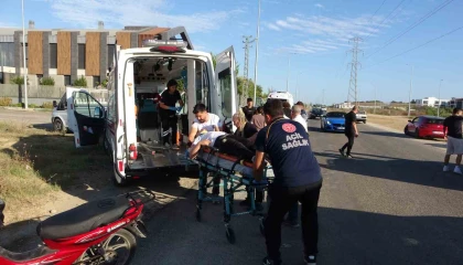 Antalyada 14 yaşındaki çocuğun kullandığı motosiklet kamyonetle çarpıştı: 1 yaralı