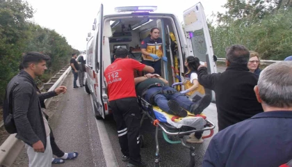 Antalyada 4 araçlı zincirleme kaza: 2 Alman turist yaralandı