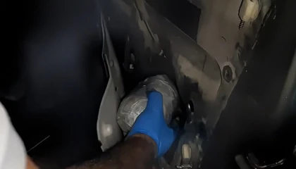 Antalyada aracın gizli bölmelerine saklanan uyuşturucu, polisin gözünden kaçmadı