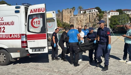 Antalyada falezlerden düşen genç kız hayatını kaybetti