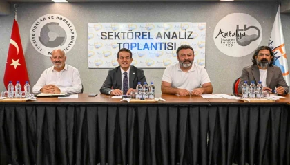 Antalyada kesme çiçek sektörünün sorunları masaya yatırıldı
