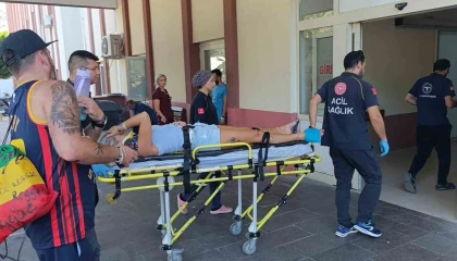 Antalyada motosiklet devrildi: 2 Hollandalı turist yaralandı