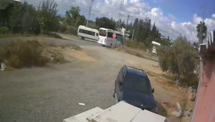 Antalyada okul servisiyle midibüs çarpıştı: 7 öğrenci yaralandı