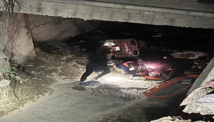 Asi Nehrine uçan motosikletin sürücüsünü itfaiye kurtardı