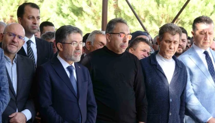 Bakan Yardımcısı Gümenin annesi toprağa verildi