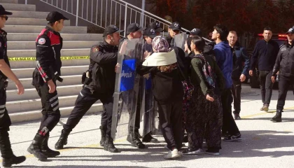 Burdurda deprem tatbikatında öğrencilerin oyunculuğu gerçeği aratmadı