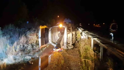 Burdurda hafif ticari araç devrildi: 1 ölü