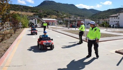 Burdurda öğrencilere trafik güvenliği eğitimi