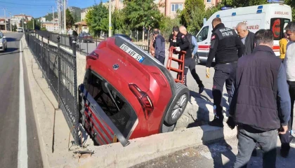 Burdurda otomobil kanala düştü: 1 yaralı