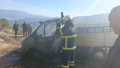 Burdurda yanan kamyonet kullanılmaz hale geldi