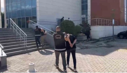 Çaldıkları motosiklete sahte plaka takan hırsızlık şüphelisi 2 şahıs yakalandı