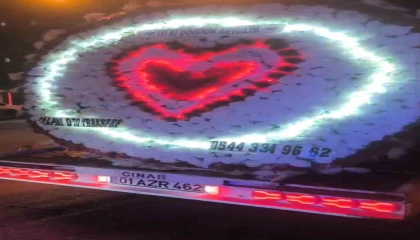 Çekiciyle trafikte İyi ki doğdun sevgilim sürprizi pahalıya patladı