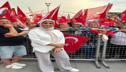 CHP Aksu Kadın Kolları Başkanı Menzil Çakmak görevinden istifa etti