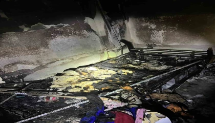 Dairede çıkan yangında bir oda kullanılamaz hale geldi