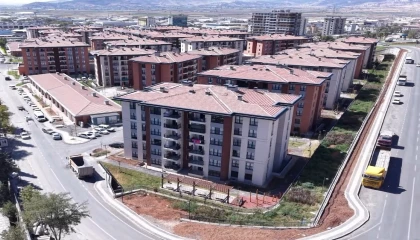 Depremin simgesi Ebrar Sitesi yeniden doğdu