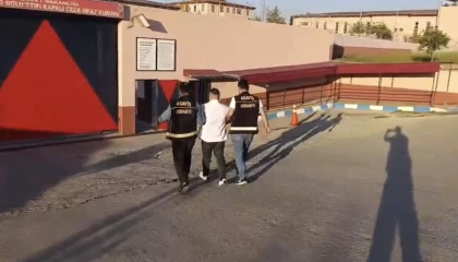 Depremzede araçlar üzerinden vurgun: 1 tutuklama