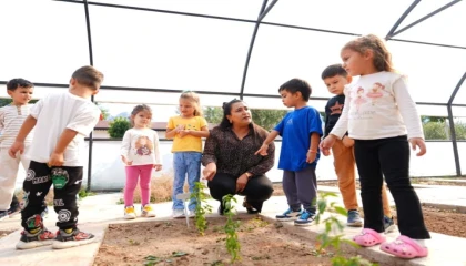 Doğa Çocuk Enstitüsünde hem öğreniyor hem de eğleniyorlar