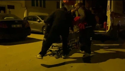 Evlerindeki asma tavan üzerlerine çöktü, deprem oluyor sandılar :1 yaralı