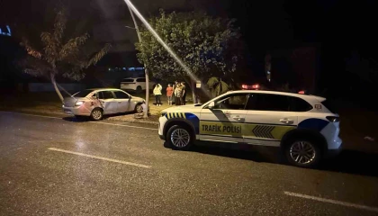 Gazipaşada kaza yapan sürücü firar etti