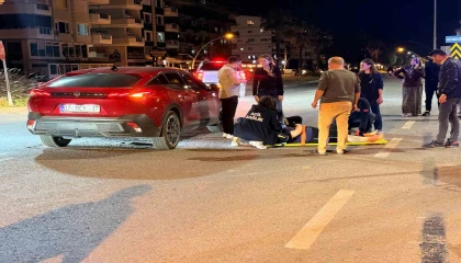 Gazipaşada otomobil ile motosiklet çarpıştı: 1 yaralı