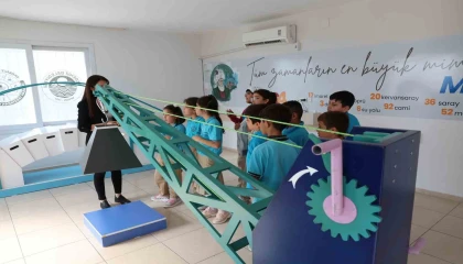 Geleceğin bilim insanları Akdeniz Belediyesinde yetişiyor