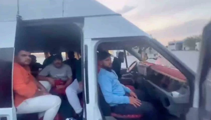Hatayda minibüs dolusu göçmen yakalandı