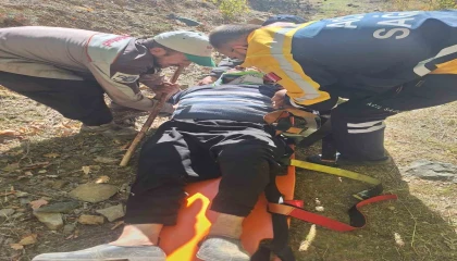 Hayvan otlatırken kayalıklardan düşen gazi kurtarıldı