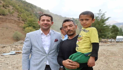 İstanbuldan dönüp başkan oldu, köyleri modern sahalara kavuşturmaya başladı