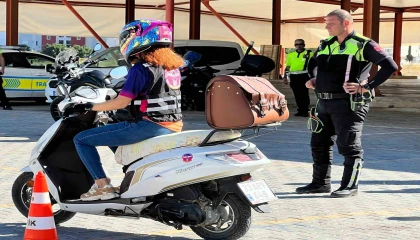 Kadın motosiklet sürücülerine uygulamalı eğitim